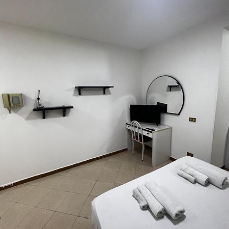 1 Room Apartment Near By Central Train Station Палермо Екстериор снимка