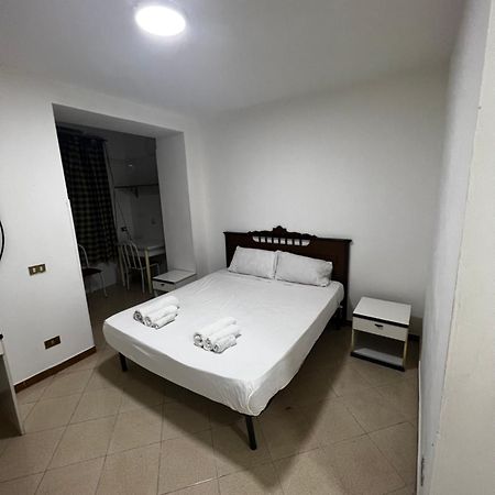 1 Room Apartment Near By Central Train Station Палермо Екстериор снимка